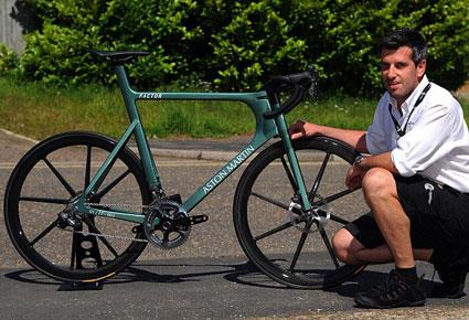 دراجة آستون مارتن ترضي طموح جيمس بوند